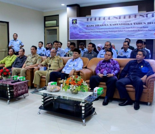 Bupati Hadiri Teleconference Hari Dharma Karyadhika