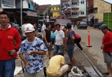 BPK Bersihkan Got Jalan Protokol