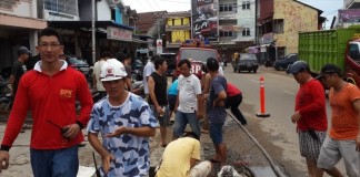 BPK Bersihkan Got Jalan Protokol