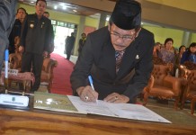 Petrus Atong Kembali Jabat Rektor Unka Sintang