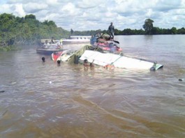 Driver Banting Stir ke Kanan, Air Masuk, Longboat Terbalik