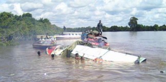 Driver Banting Stir ke Kanan, Air Masuk, Longboat Terbalik