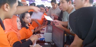 Warga Berebut Bayar Pajak di Mess Daerah