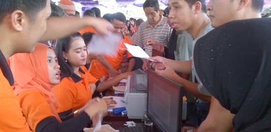 Warga Berebut Bayar Pajak di Mess Daerah
