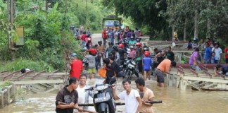Warga Minta Benahi Jembatan yang Terendam Banjir