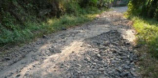 Hujan Rusak Ruas Jalan di Padak