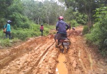 Akses Menuju Langan Mirip Kubangan Kerbau
