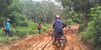 Akses Menuju Langan Mirip Kubangan Kerbau