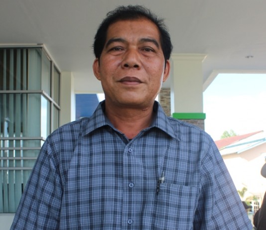 Pemdes Menua Prama Bangun 1,3 KM Jalan Rabat Beton