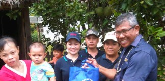 Pulang Kampung, Bagikan Sembako