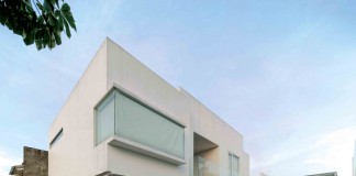 Menyiasati Lahan ‘Ngantong’ di Bagian Belakang