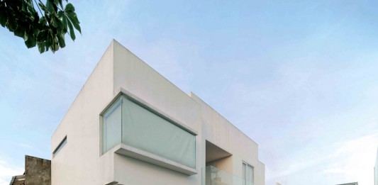 Menyiasati Lahan ‘Ngantong’ di Bagian Belakang