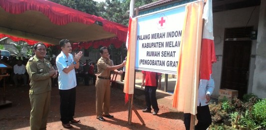 PMI Gelar Pengobatan Gratis di Desa Manggala