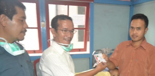 Petugas TPS 04 Datangi RSUD Sambas