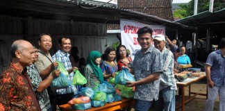 Jelang Natal, Sebar Paket Murah