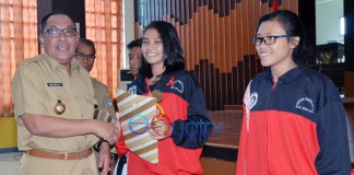 Atlet Pelajar dan Pelatih Olahraga Berprestasi Dapat Penghargaan
