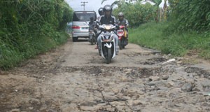 Jalan Hancur Lebur seperti Bubur