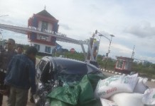 Keluar Jalan Utama Ayla Dihantam Truk