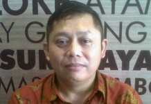 Bagikan Stiker Anti Korupsi