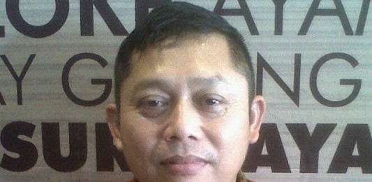 Bagikan Stiker Anti Korupsi