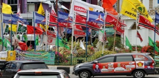 Ratusan Atribut Kampanye Dicopot