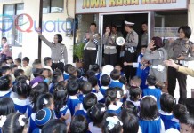 Puluhan Anak TK Serang Polres