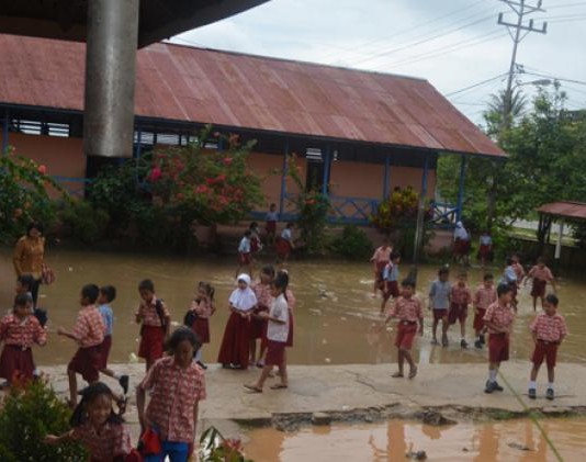 Jalan Becek, Murid Tak Terdidik