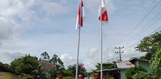 Seratus Bendera Merah Putih Berkibar di Desa Sungai Ringin