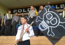 Kapolda Dihadiahi Tengkorak Hitam