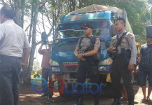 Polisi Bersenjata Kawal Distribusi Logistik