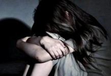 Pak Guru Suruh Muridnya Bugil