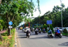 Malah Acungkan Jari Tengah