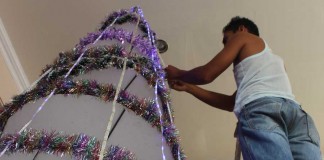 Jutaan Rupiah Untuk Pernak-Pernik Natal