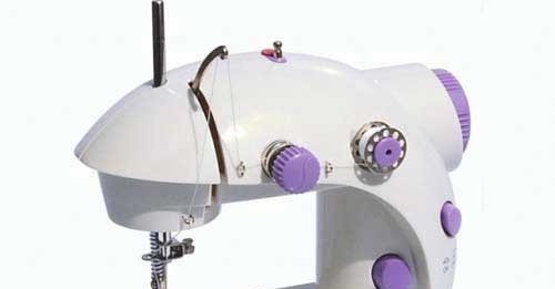 Pusat Bagi-bagi Mesin Jahit ke Sintang