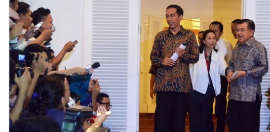Jokowi di Tengah Dilema Memberhentikan Rini dan Menghormati JK