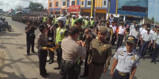 Jangan Kenakan Perhiasan Berlebihan