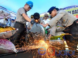 Ratusan Senpi Rakitan Dipotong