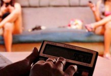 Kupu-kupu Malam Mangkal di Budi Karya