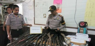 Warga Serahkan 33 Pucuk Senpi Rakitan