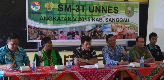Mahasiswa dan Dosen Semarang Didik Siswa Pedalaman Sanggau