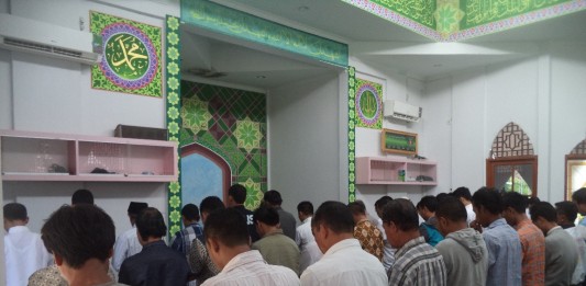 Tak Ada yang Aneh dari Cara Wudhu dan Salatnya