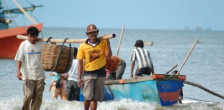 Nelayan Tetap Menjerit