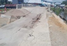 Sering Kecelakaan, Jembatan Desa Pulau Kumbang Kapan Rampung?