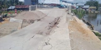 Sering Kecelakaan, Jembatan Desa Pulau Kumbang Kapan Rampung?