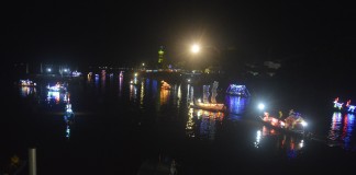 Sungai Sekayam pun Berwarna-warni