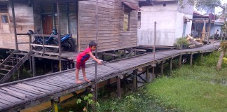 Drainase Sumbat, Kolong Rumah Warga Tergenang