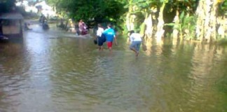 Tujuh Jam Pasar Senakin Terendam Banjir
