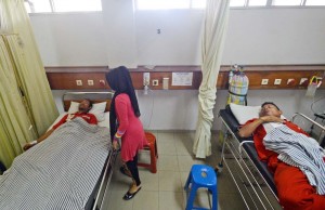 KORBAN LEDAKAN. Korban ledakan SPBU Gertak Satu Jalan Hasanudin, Pontianak Barat terbaring lemah di Rumah Sakit Santo Antonius, Kamis (7/1). OCSYA ADE CP