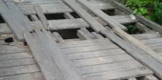 Permanenkan Jembatan Penghubung Aruk ke Aping