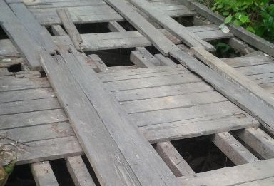 Permanenkan Jembatan Penghubung Aruk ke Aping